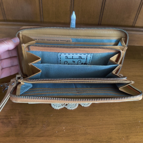 NWOT German brand "SLB by LouLou" tan, faux-suede clutch/wrist wallet - Picture 3 of 7